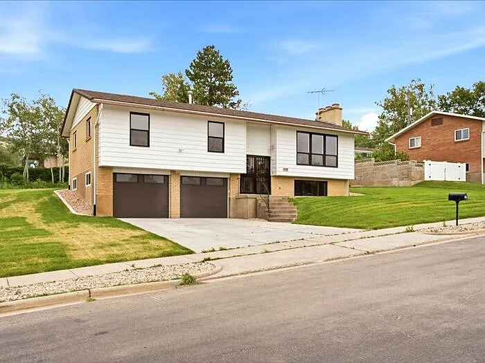3483 S 100 W — Photo 2