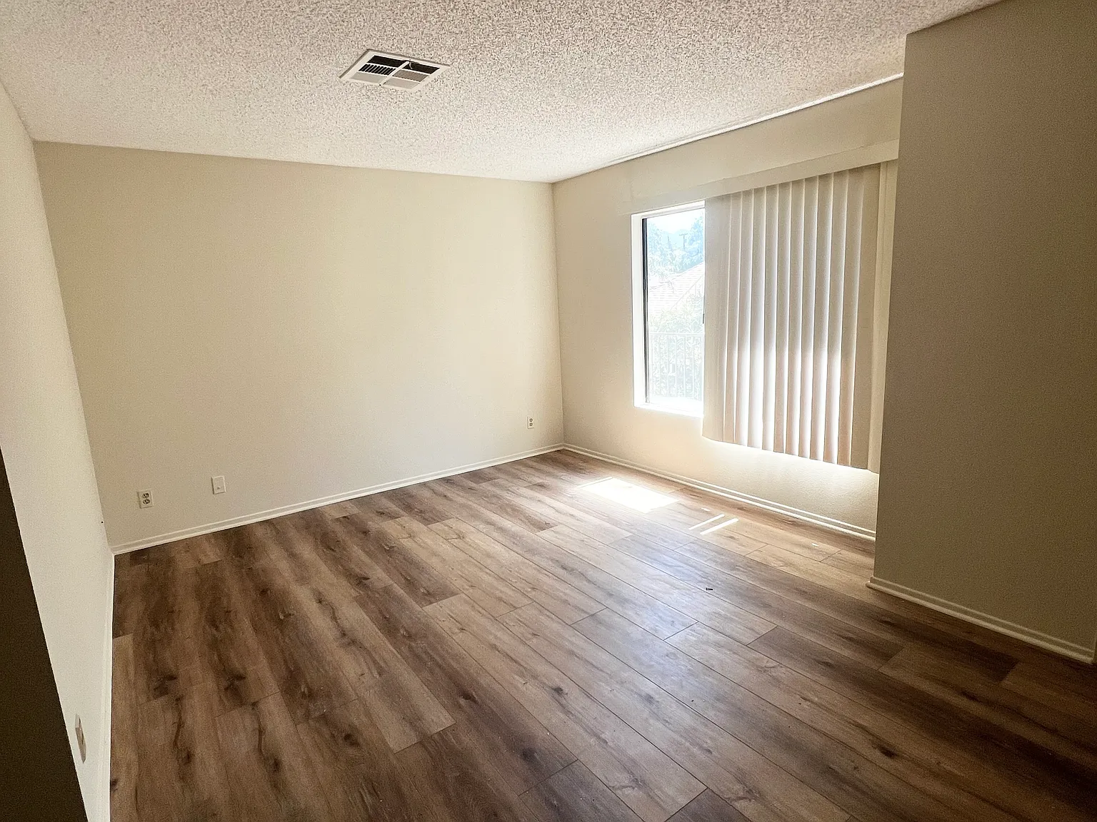 1 bed, 650 sqft, $2,100 — Photo 2