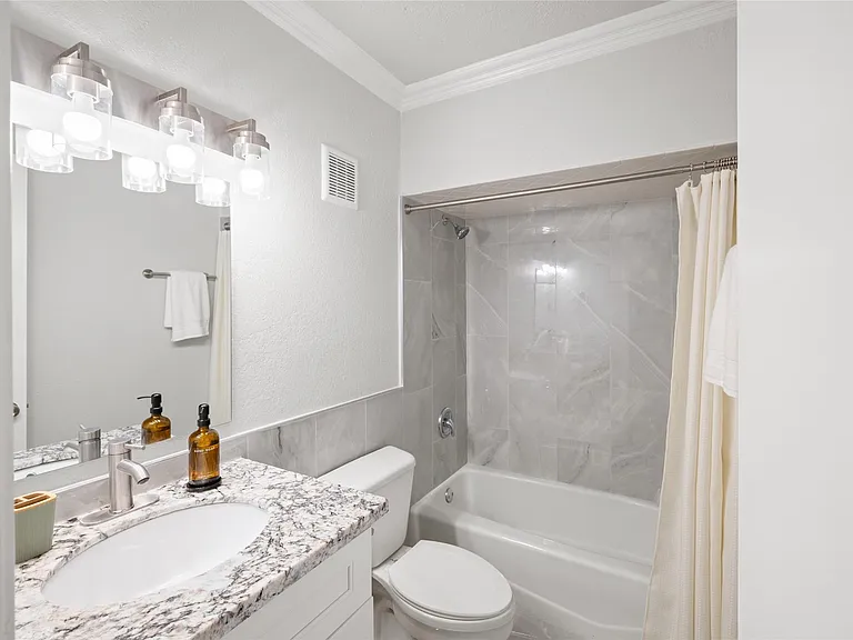 928 Ferry Rd #215 — Photo 7