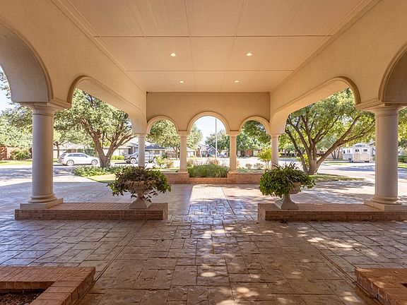3rd image of 2 Heritage Ct