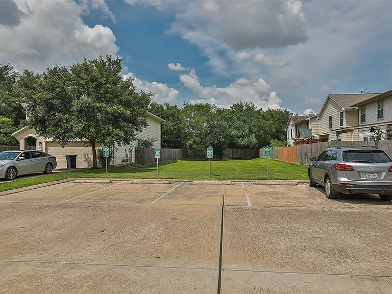10046 Hillside Bayou Dr — Photo 25