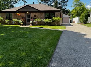 455 E Rockland Rd, Libertyville, IL 60048