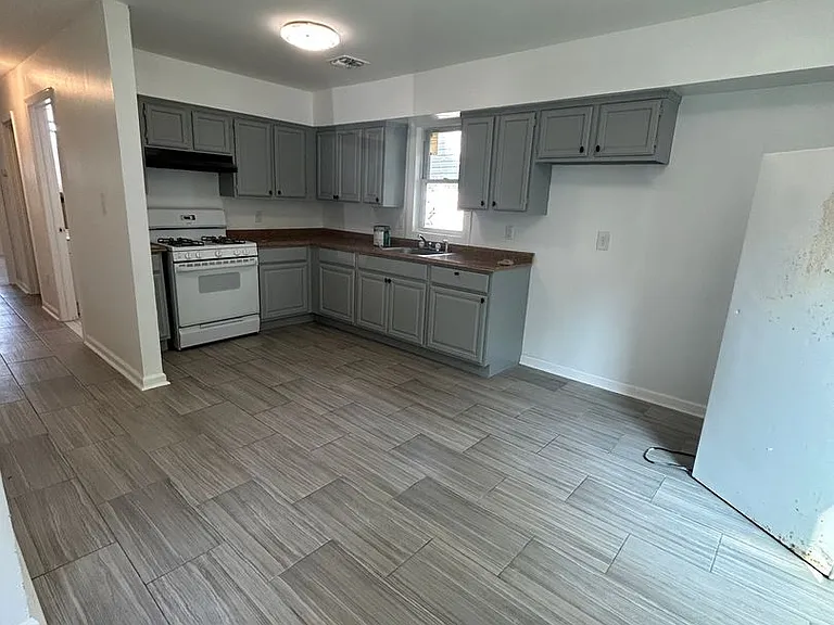 1139 Sewall Ave — Photo 6