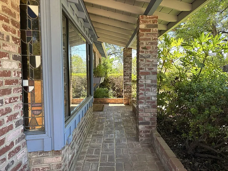 2699 Westwood Dr — Photo 5