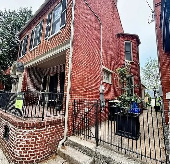 729 E Orange St — Photo 2