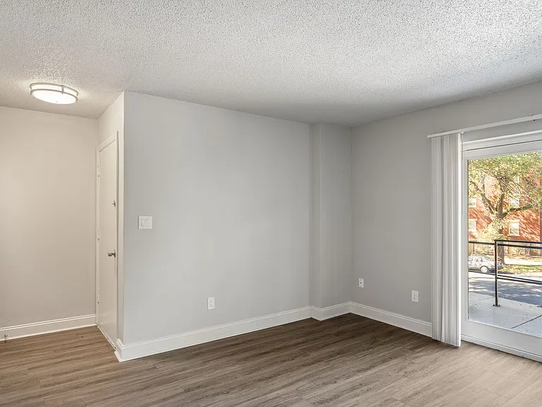 423-427 Maple Blvd — Photo 31