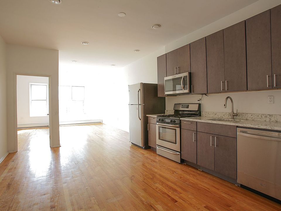 1st image of 674 Franklin Ave #3