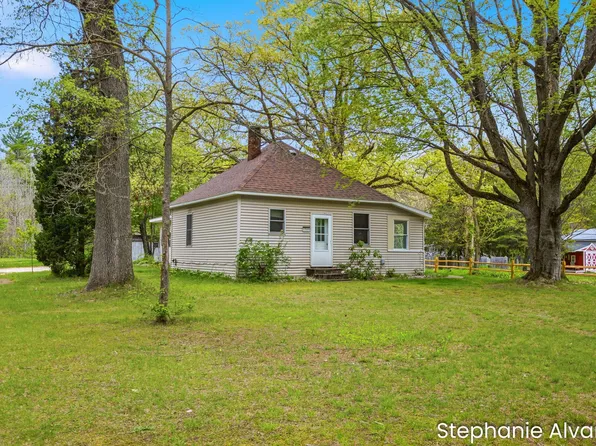 1560 E McMillan Rd, Muskegon, MI 49445