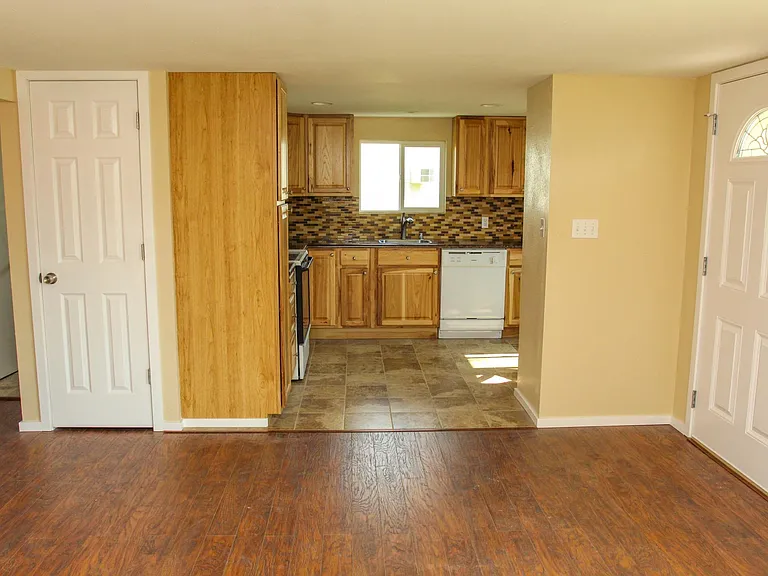 600 Abbot St — Photo 3