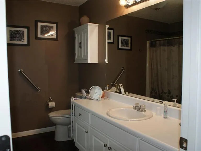 211 Lucas Way — Photo 6