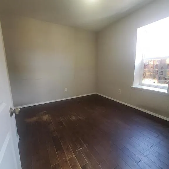 5052-54 Walnut St #301 — Photo 3