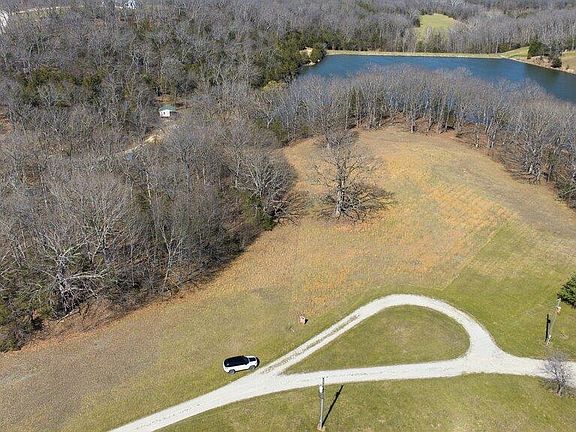 2nd image of 7 Kirsten Ln