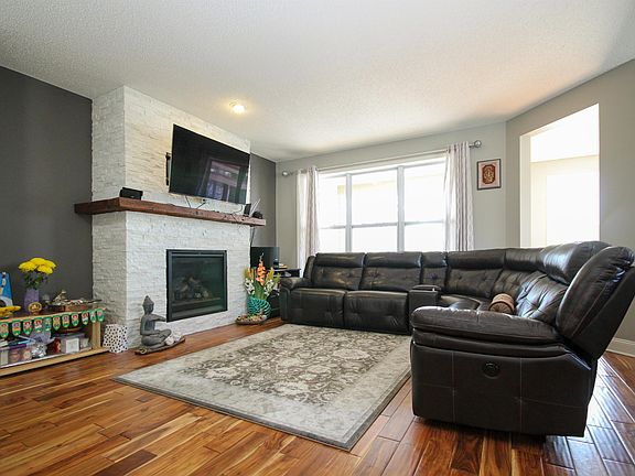 4th image of 10057 Lee Dr #1