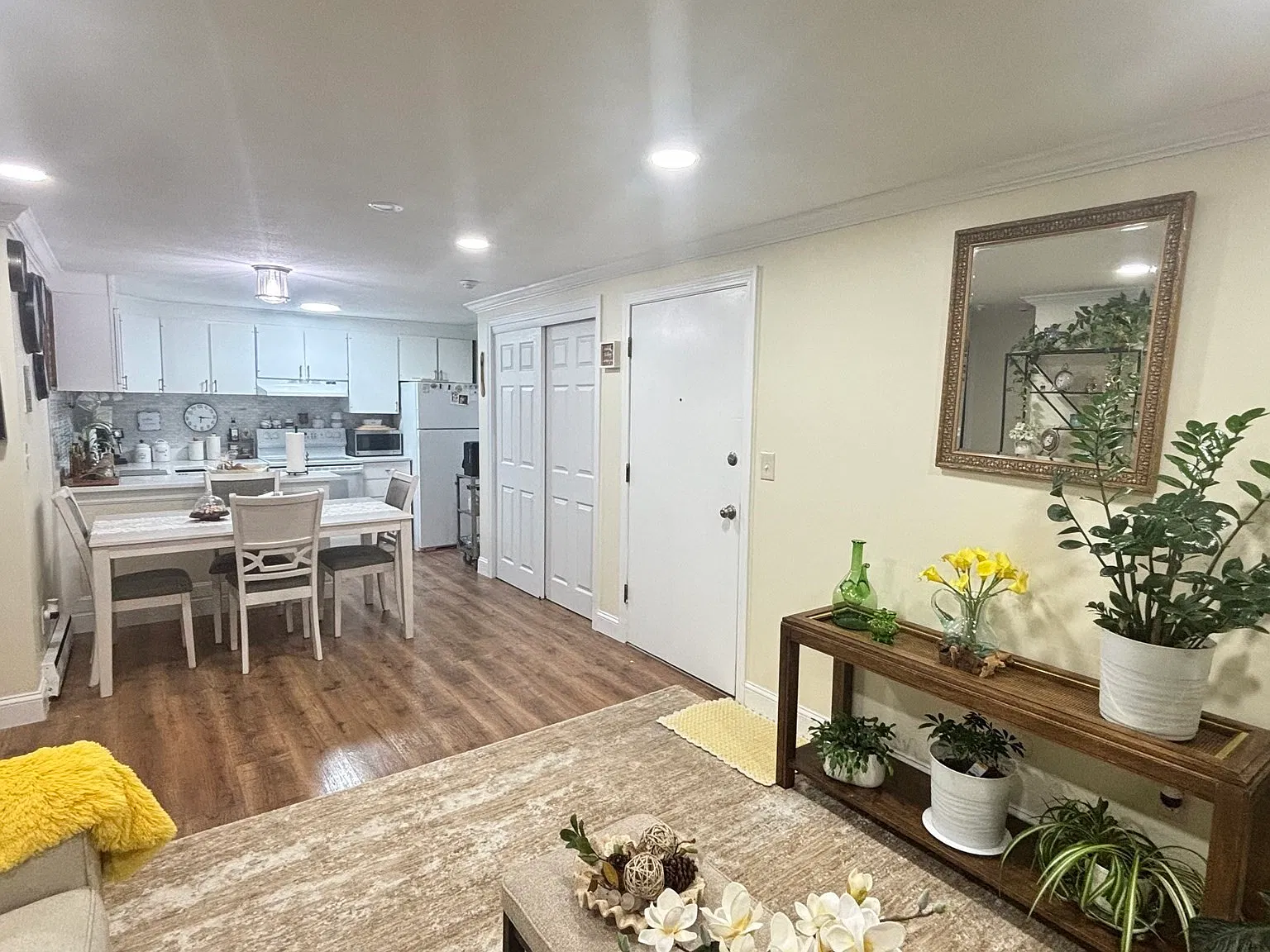 2 bed, 688 sqft, $2,100 — Photo 2