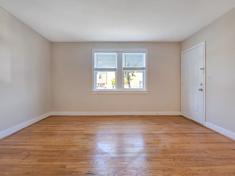 1200 Penn St NE #1 — Photo 2