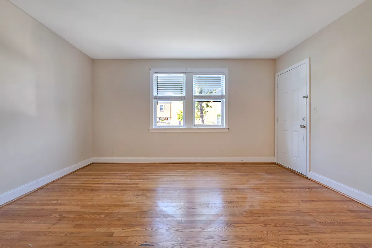 Building Photo - 1200 Penn St NE #1