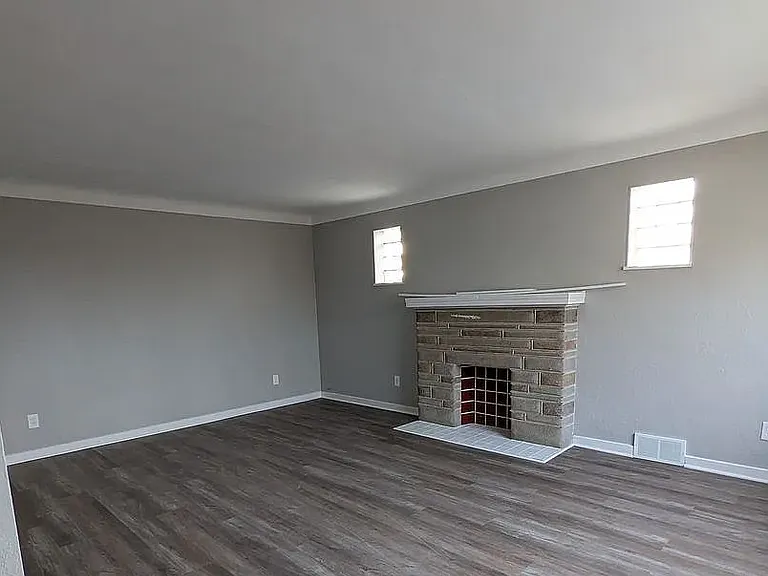 2912 Freeland St — Photo 2