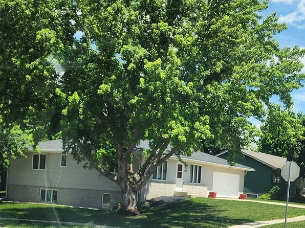 905 Capistrano Ave, Carroll, IA 51401