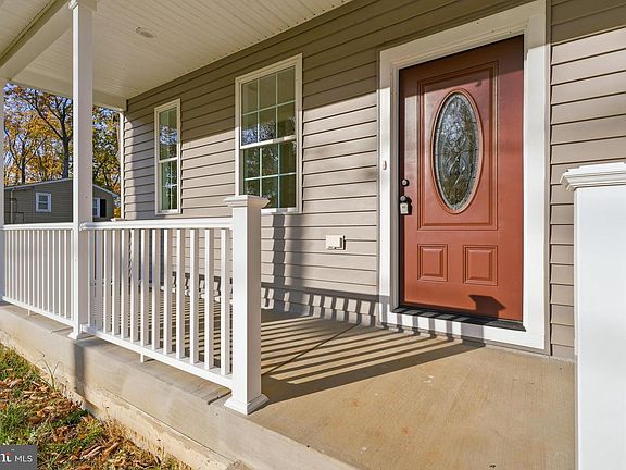 4th image of 1036 Oak Dr