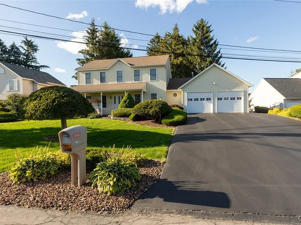 113 Lakewood Pines Trl, Syracuse, NY 13209