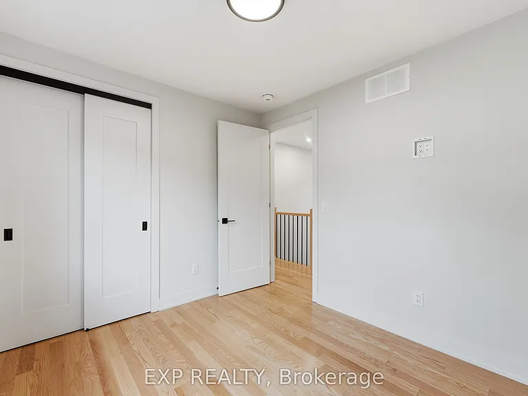 512 Roosevelt Ave #B — Photo 28