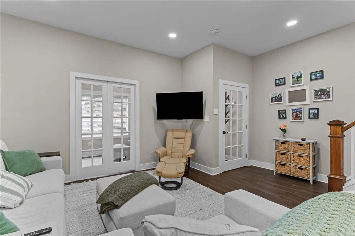 3 bed, 2.5 bath, 1584 sqft, $1,950 — Photo 3