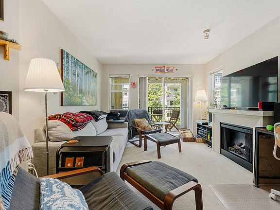4th image of 4868 Brentwood Dr #311