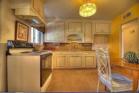 5th image of 2309 Hendola Dr NE