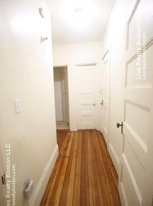 2nd image of 48 Babcock St #7R