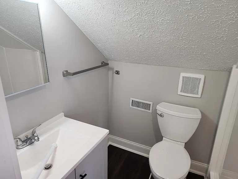 104 Lowe St — Photo 12