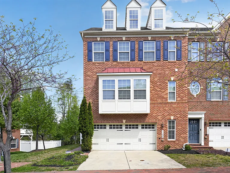 15224 N Berwick Ln — Photo 1