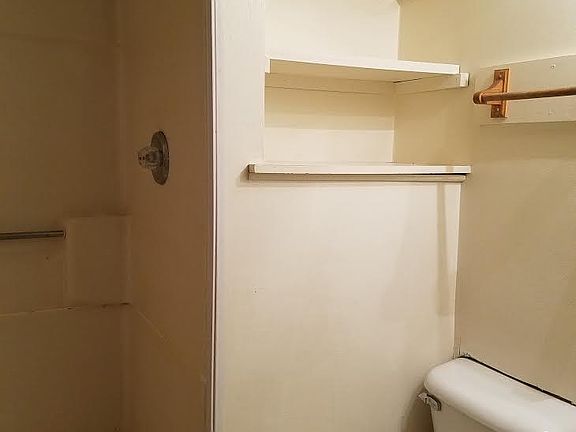 3rd image of 713 Cedar St