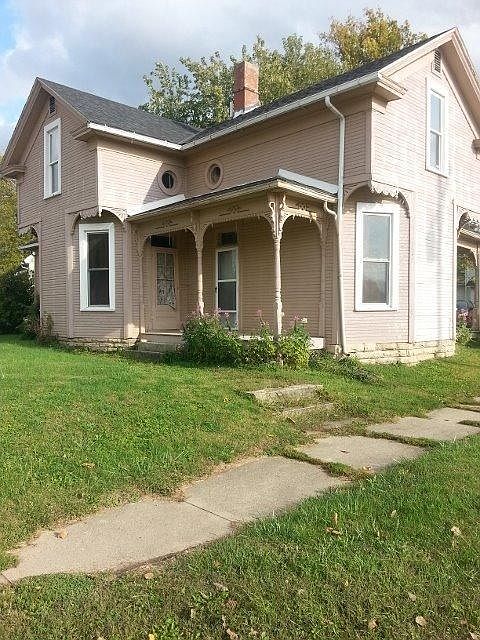 2nd image of 104 Fairfield St