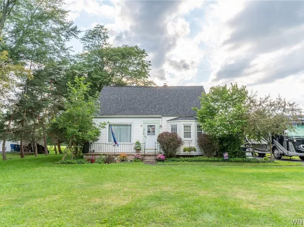 212 Country Pkwy, Williamsville, NY 14221