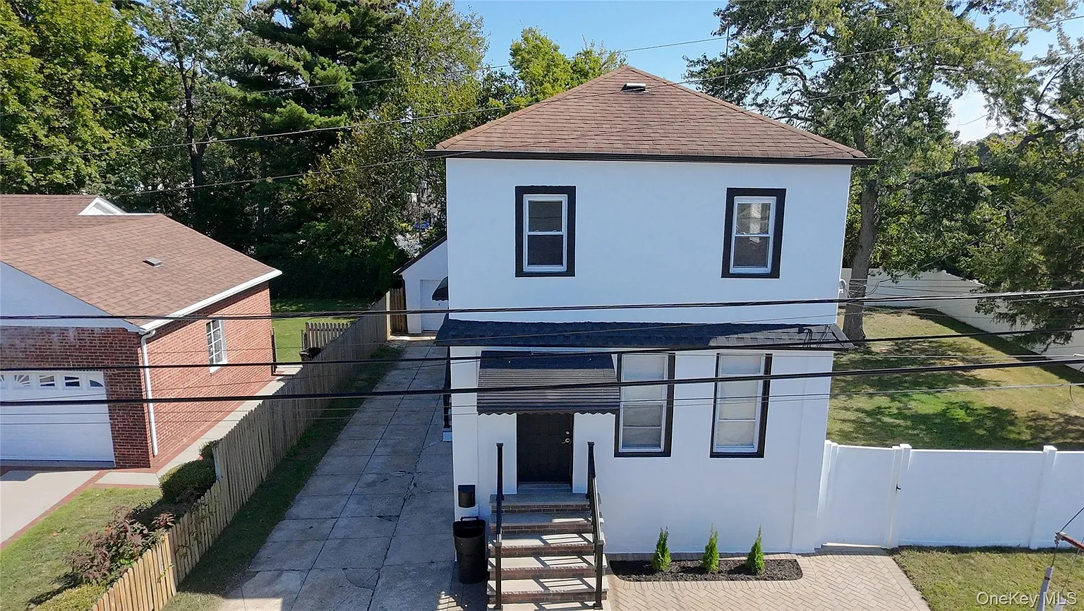 489 Eureka Avenue photo 1