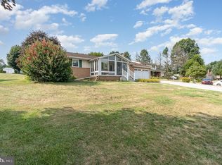 19 E Greenhouse Rd, Dillsburg, PA 17019