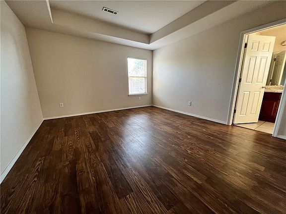 4th image of 105 E Southpointe Ave