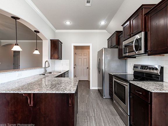 3rd image of 1001 Gardenia St