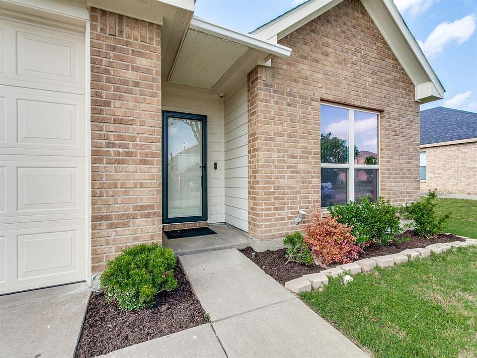 1st image of 807 Cascade Dr