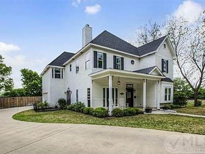 621 Austin St, Grapevine, TX, 76051
