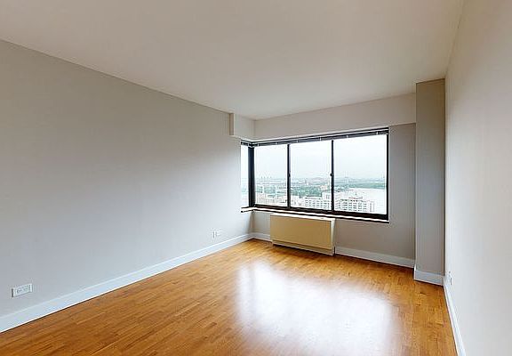 4th image of 175 E 96th St Penthouse K