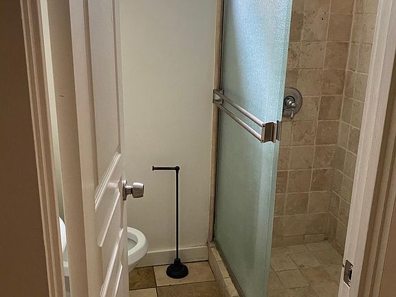 5th image of 2755 Glenview Ave
