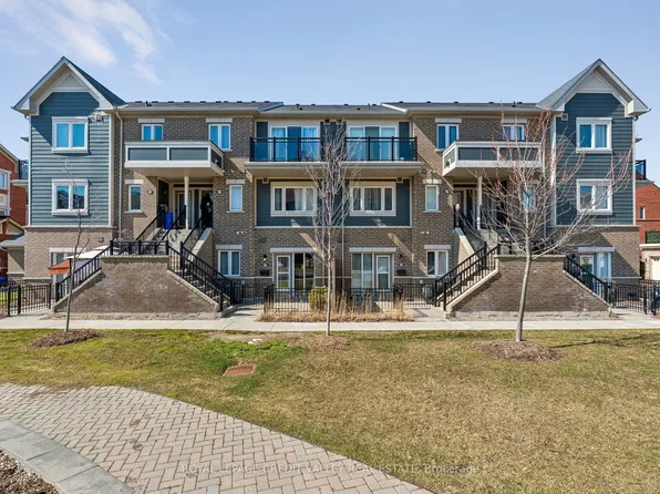 250 Sunny Meadow Blvd #266, Brampton, ON L6R 3Y7