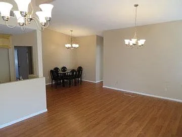 6610 Balboa Blvd #3 — Photo 5