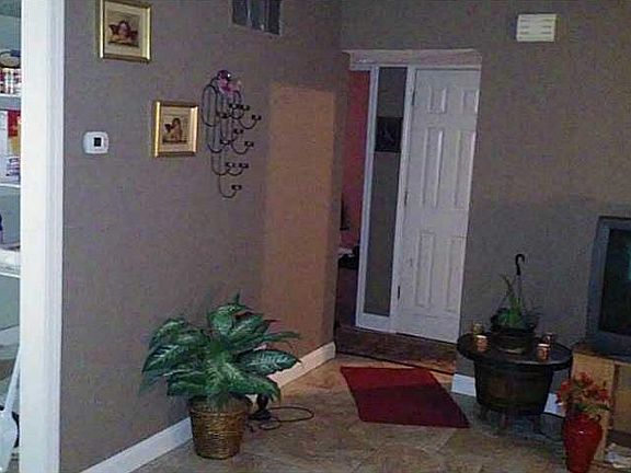 4th image of 1031 Albany St