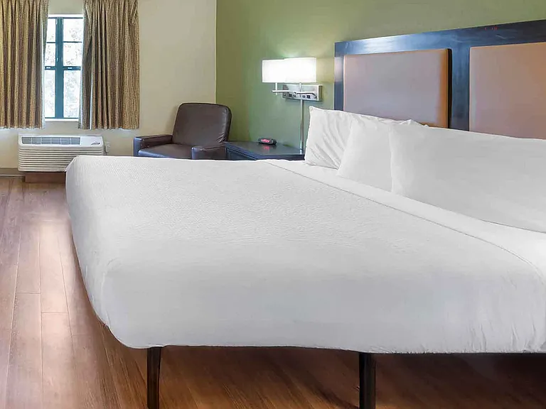 Deluxe Studio - 1 King Bed