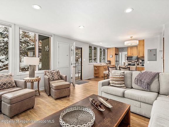 4th image of 135 Carriage Way #16