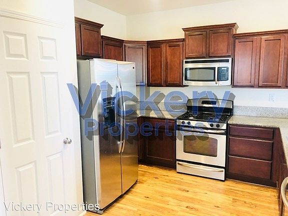 3rd image of 225 Blum View Dr