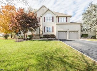 1 Hughey Ln, Hillsborough, NJ 08844