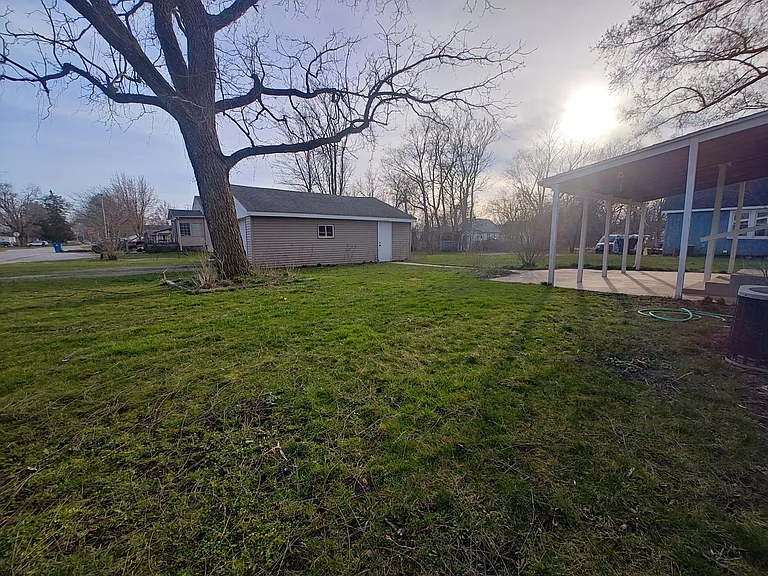 308 E Delaware St — Photo 11